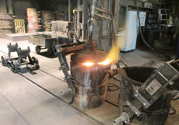Burner preheats casting ladles